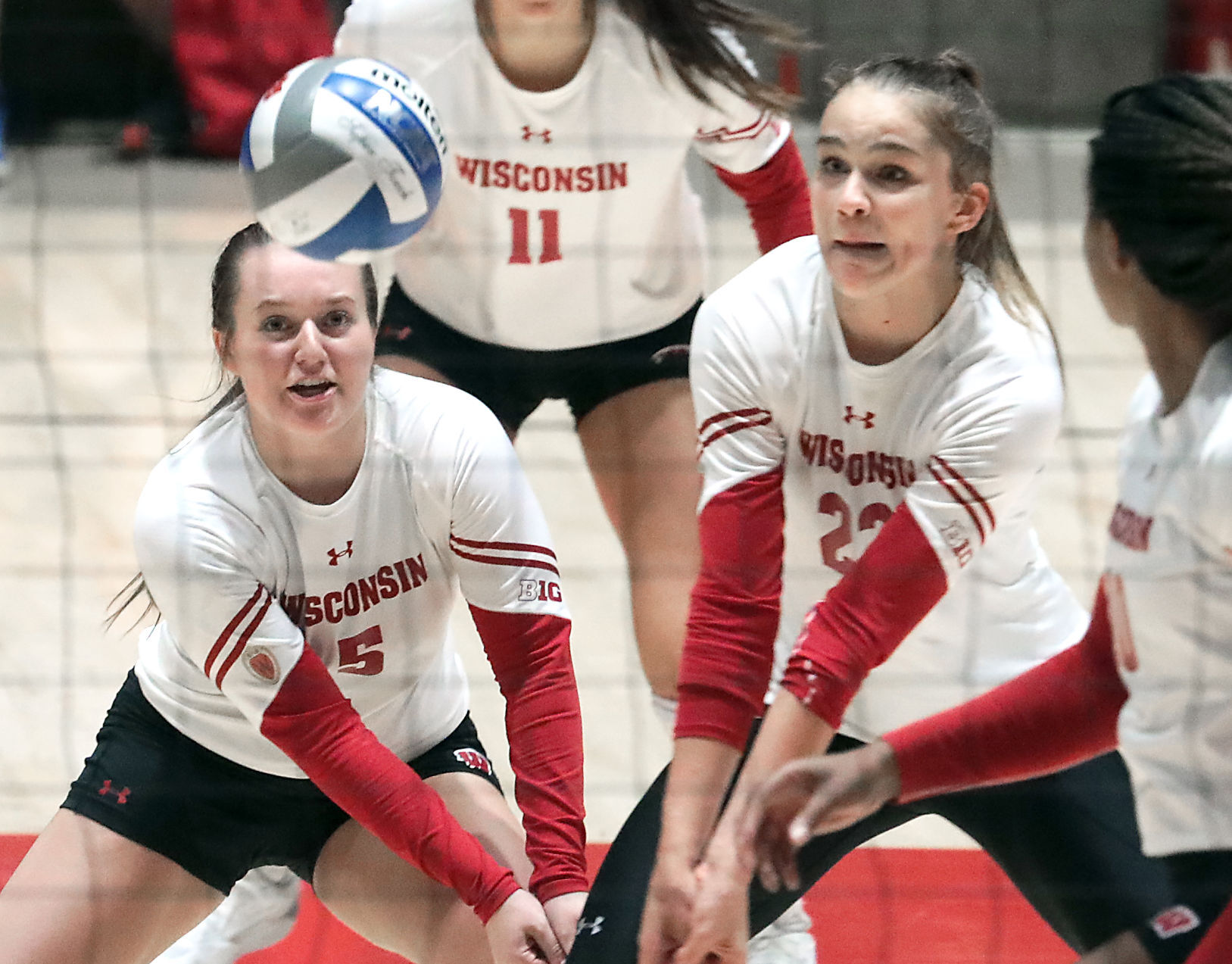 UW Iowa Vball 03-10062021201021